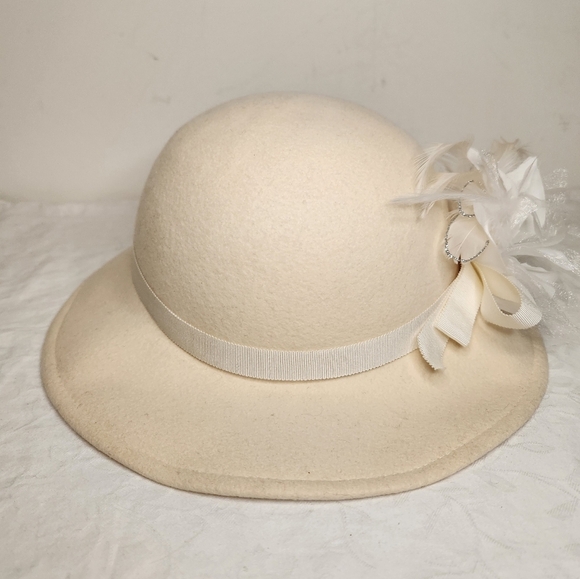 60s Floral Feathered Bowler Hat - Picture 10 of 15